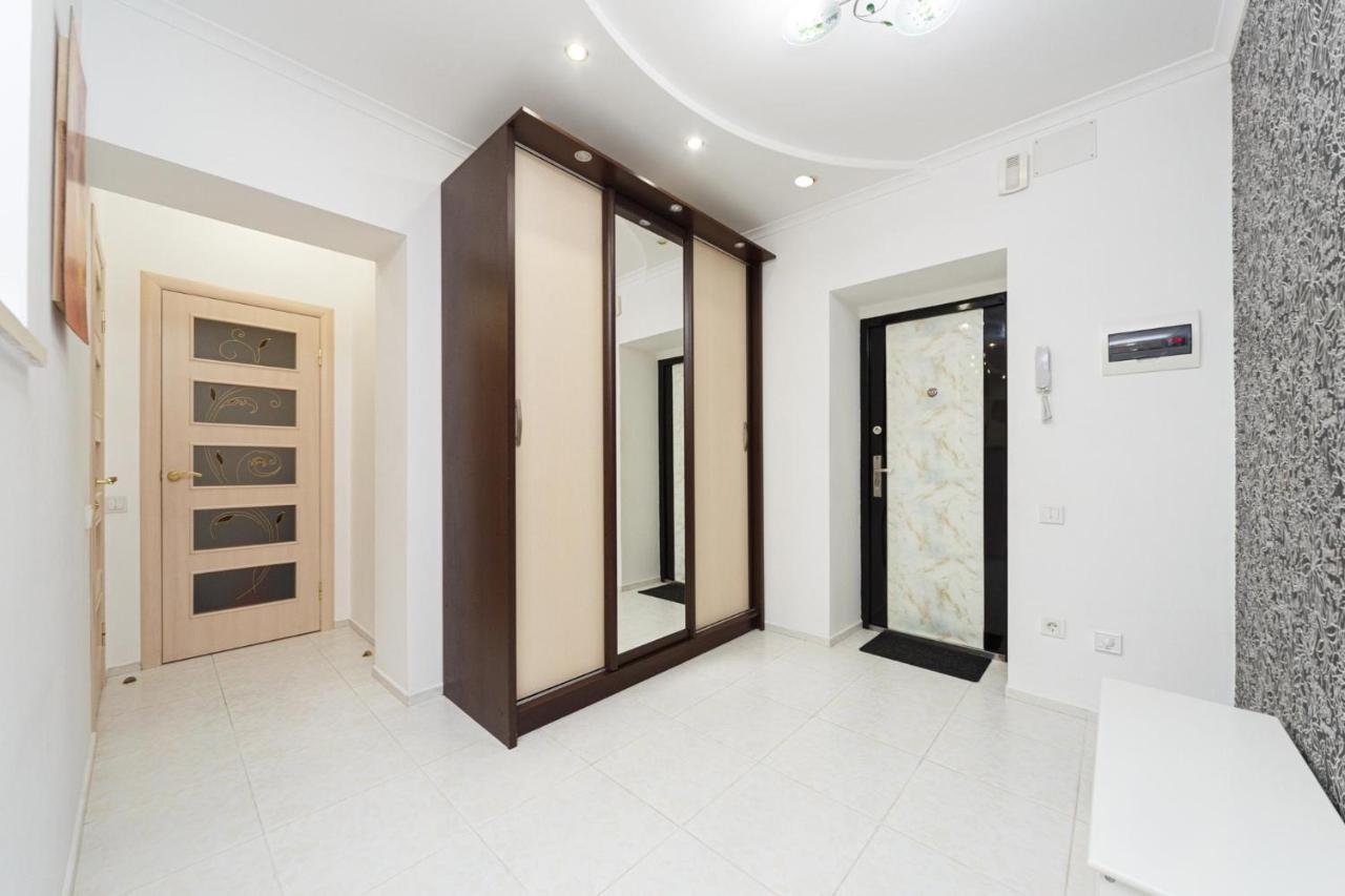 Красивая Квартира Рядом С Аркадией И Парком Odessa Exterior foto